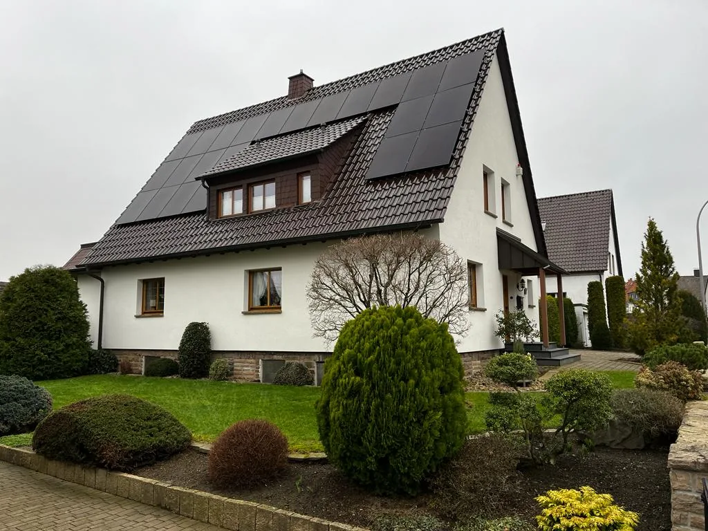 Projekt Familie Schneider, Einfamilienhaus mit PV-Anlage